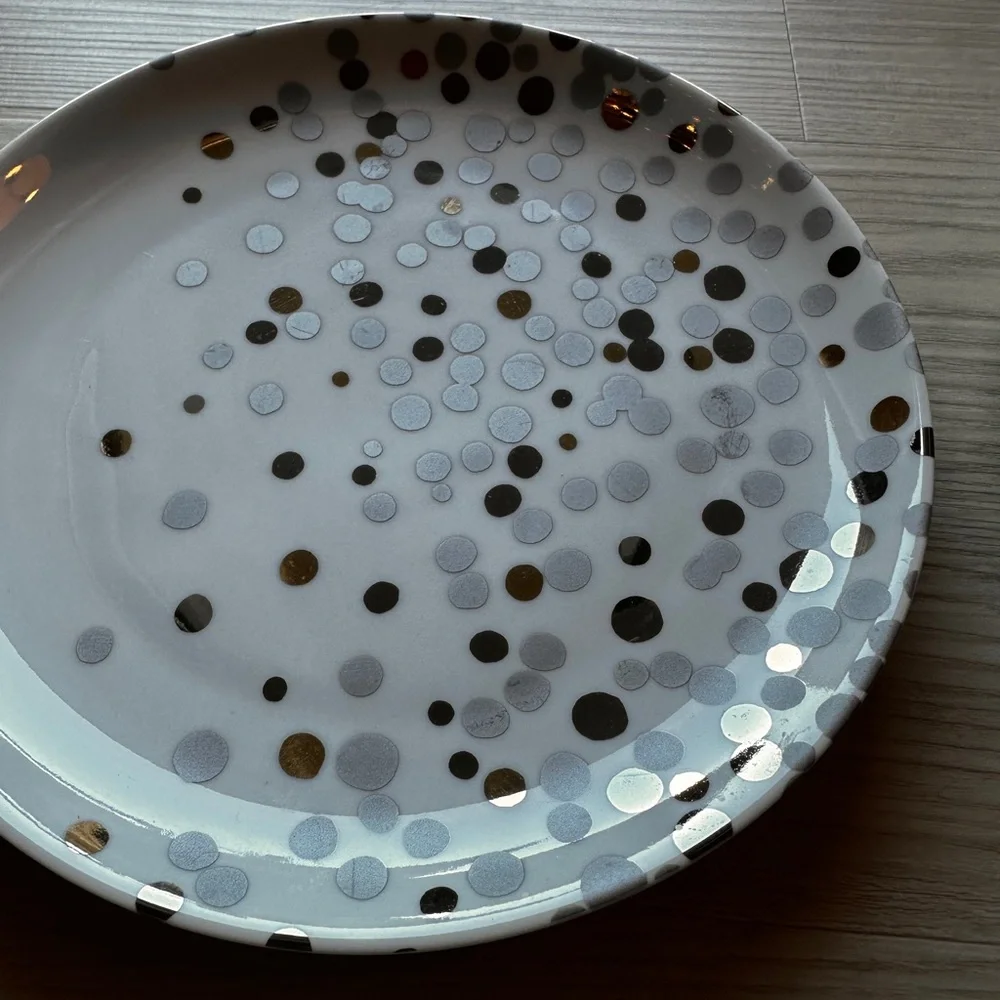 NEW RARE! Set/4 Crate & Barrel Metallic Dot Salad Appetizer Dessert Dishes Plate